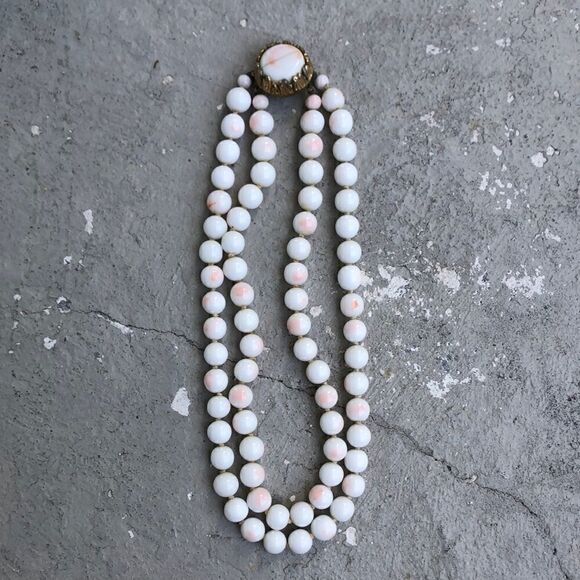Accessories - Vintage  white  facet necklace